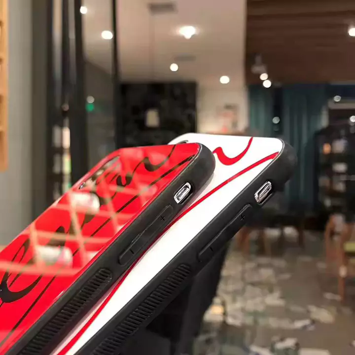 iPhone13カバー クリスチャンルブタン